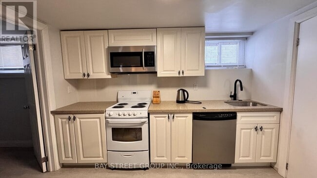 Building Photo - 5513 Spring St