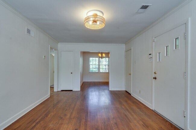 Foto del edificio - 695 Berry Rd