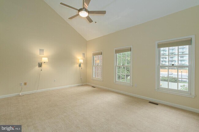 Building Photo - 5453 Whitley Park Terrace