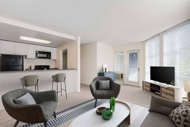 Building Photo - Alpine Park