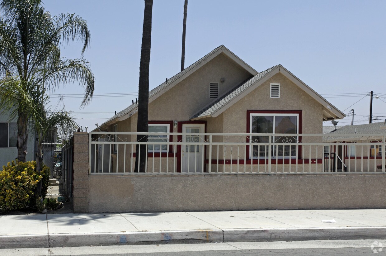 Foto del edificio - 1330 N Mt Vernon Ave