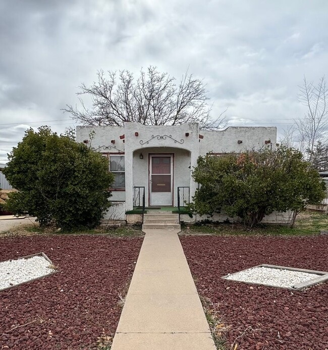 Building Photo - 1604 W Juniper St