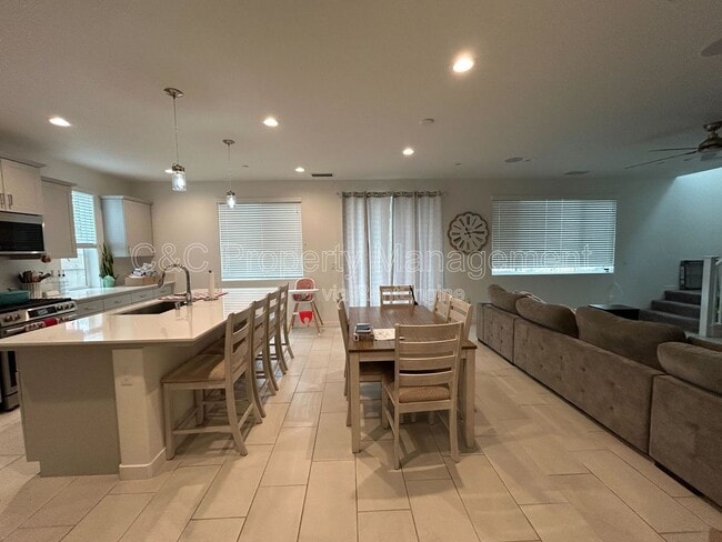 Foto del edificio - 711 Robert Ave