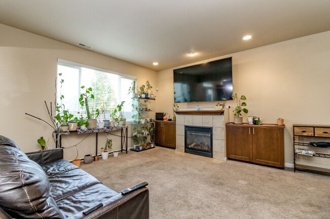 Building Photo - Beautiful Home in Highly Sought After Yelm...