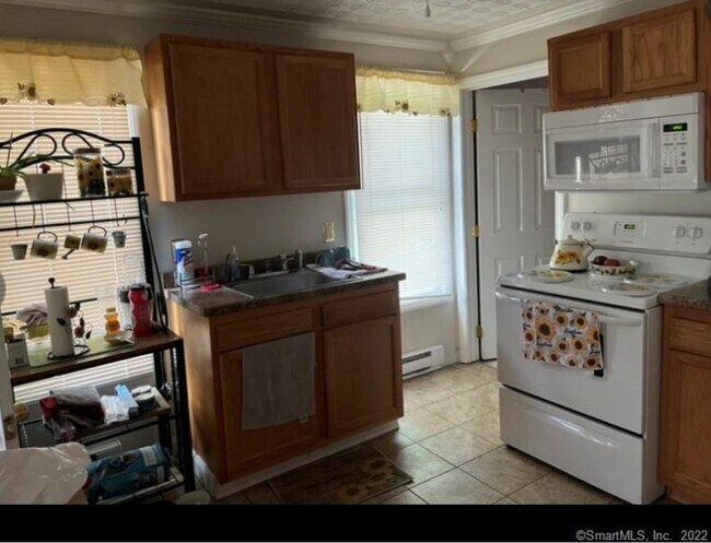 Kitchen - 209 Riverside Ave