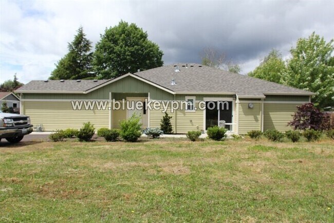 Foto del edificio - 2 Bed, 2 Bath, Blocks from Intel in Hillsboro