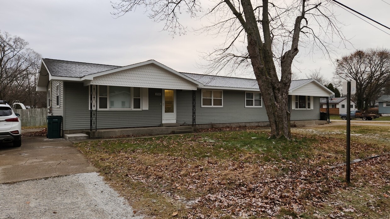 2908 Leon St Unit 2908, Norton Shores, MI 49441 Apartments in Norton