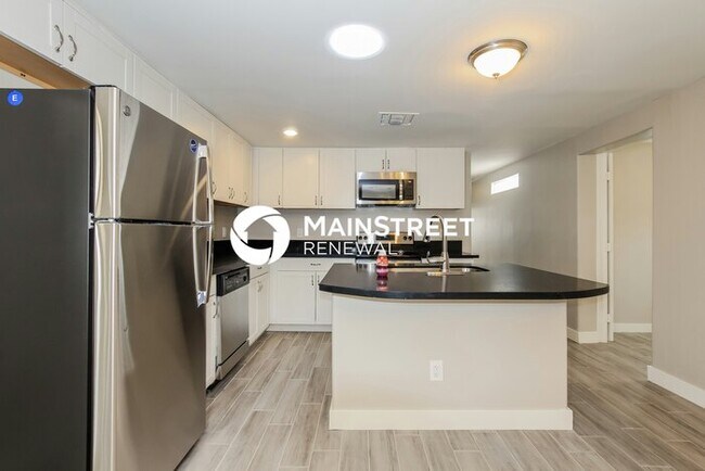 Building Photo - 5 Bedroom Pet-Friendly Home in Glendale, A...