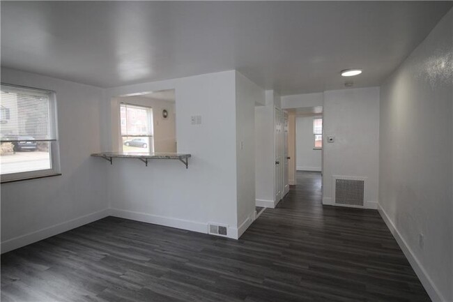 Building Photo - 781 Cooke Dr