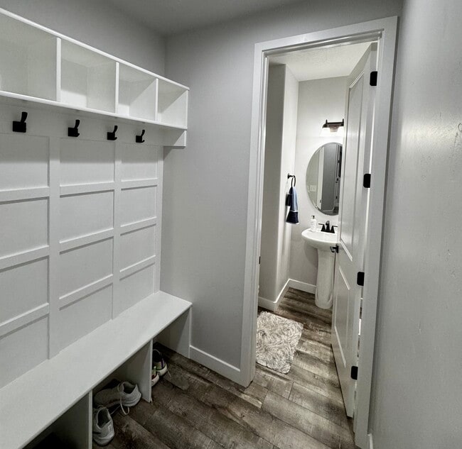Building Photo - 15073 S Wild Horse Way