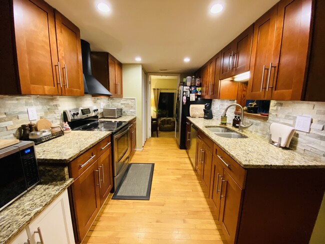 Kitchen - 9627 Shadow Oak Dr