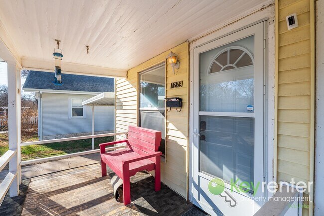 Foto del edificio - N Jefferson Duplex