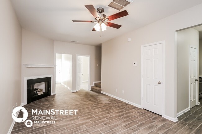 Building Photo - 4615 Blue Iris Way