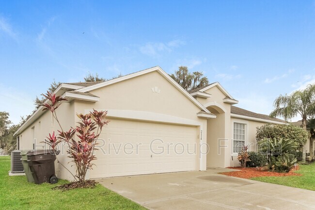 Building Photo - 2114 The Oaks Blvd