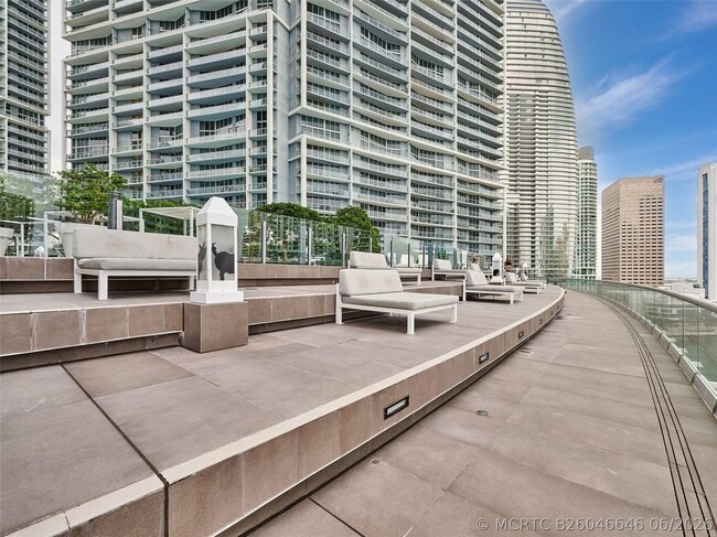 Building Photo - 495 Brickell Ave