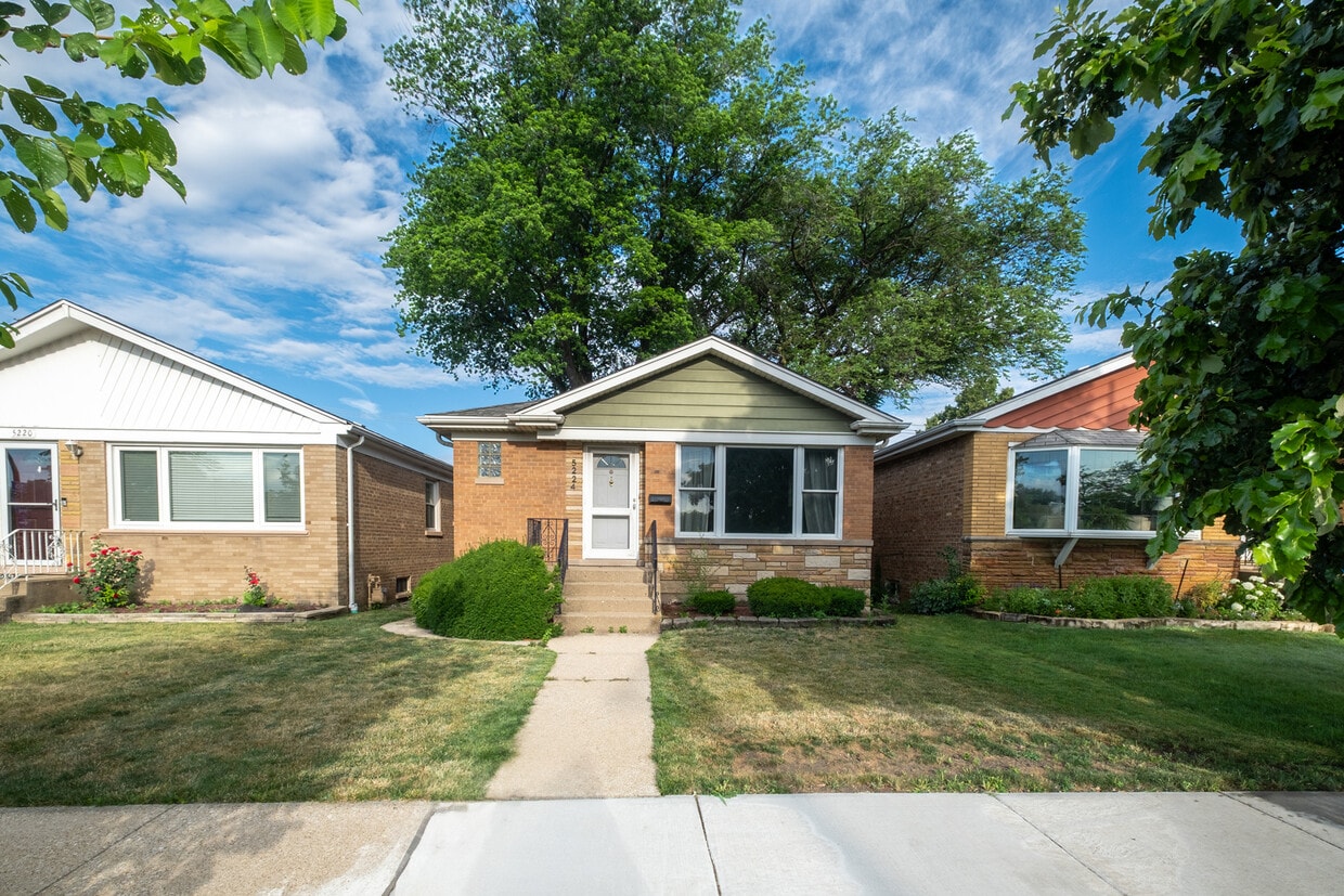 Foto principal - 5224 N Cicero Ave