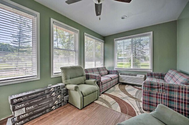 Foto del edificio - 5996 Sawyer Rd