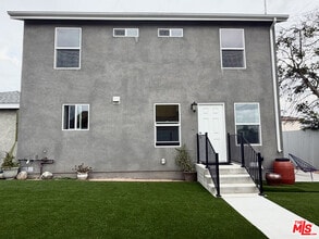 Building Photo - 384 Hargrave St