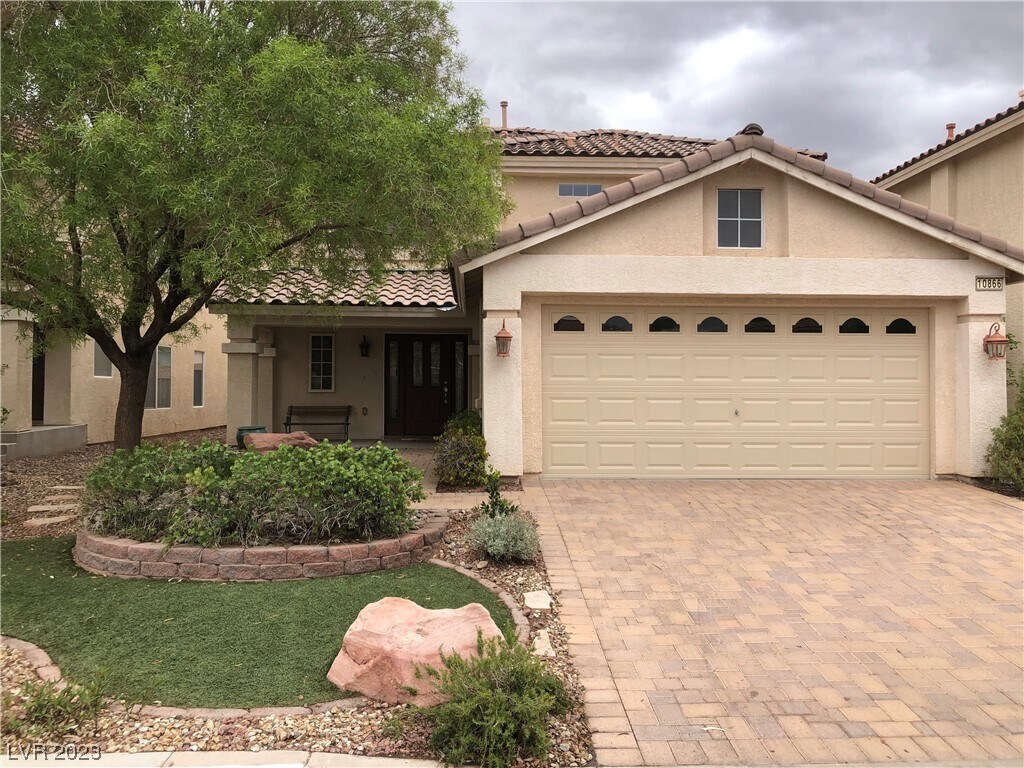 Foto principal - 10866 Royal Highlands St