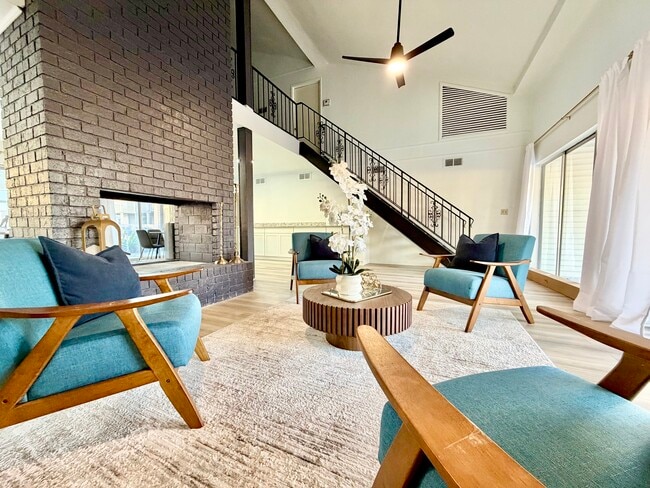 Building Photo - The Waypoint