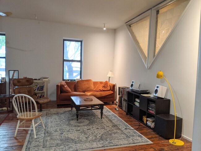 Foto del edificio - 600 W 18th St
