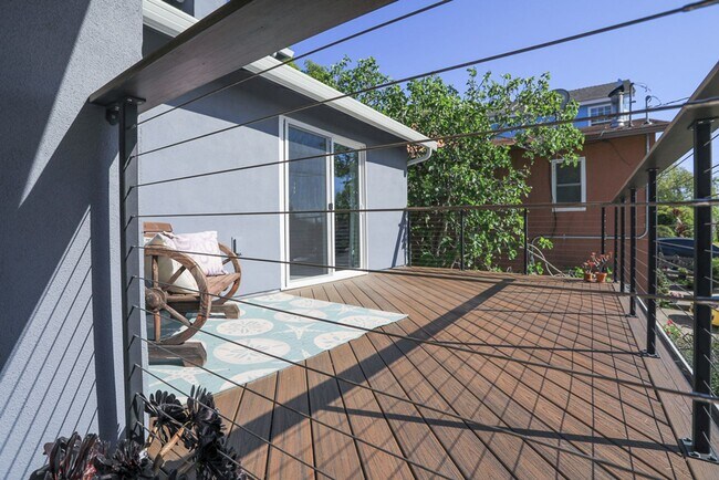 Foto del edificio - Stunning East Richmond Heights Home!