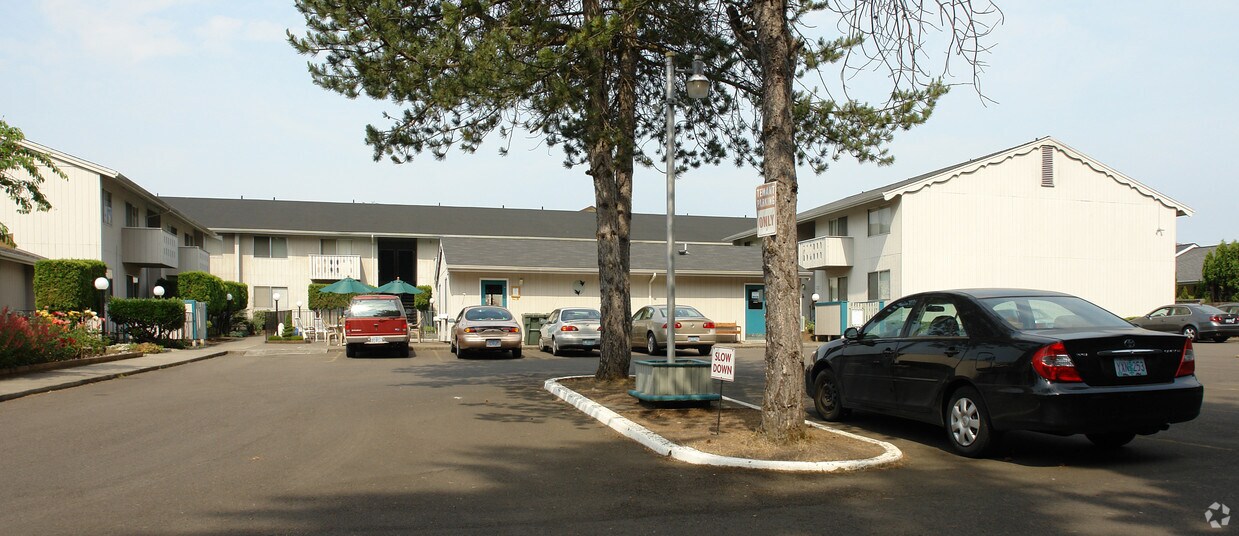 Foto principal - Alpine Village Apartments