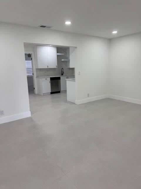 Building Photo - 9743 Saddlebrook Dr