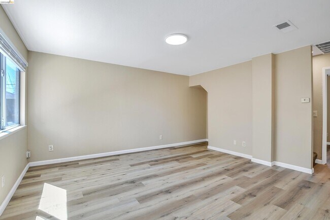 Foto del edificio - 612 W 15th St
