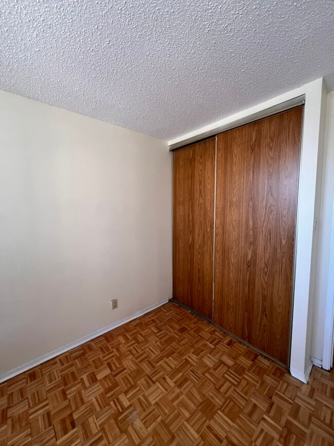Building Photo - 263 MacLaren St