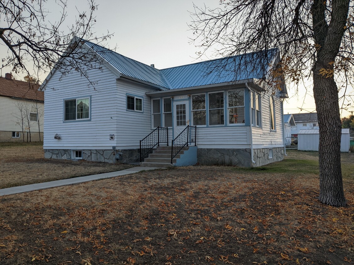 Primary Photo - 151 9th Ave N