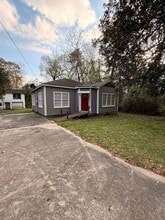 Building Photo - 603 College St