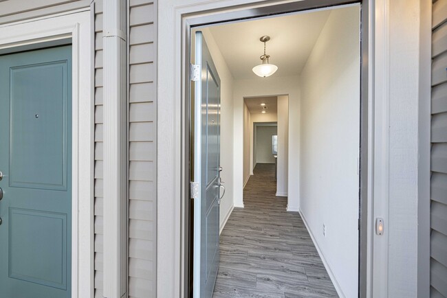 Building Photo - Paired Home in quiet community close to sh...