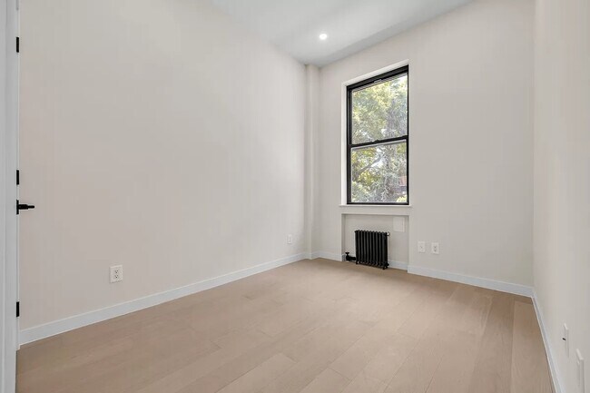 Building Photo - 184 Bleecker St