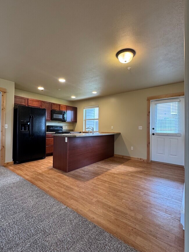 Kitchen & Dining - 171 Talon Way