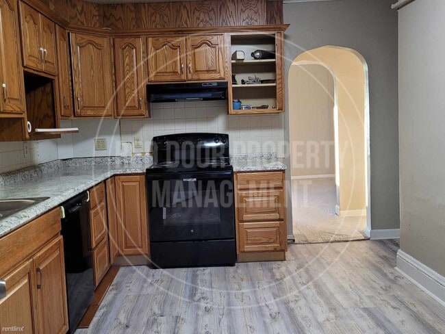 Building Photo - 3 br, 2 bath House - 12 South Buhler Road