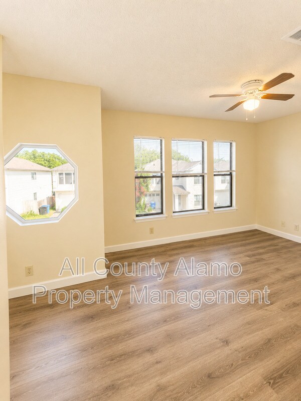 Foto del edificio - 9023 Mountain Field Dr