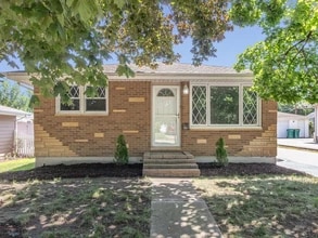 Building Photo - 218 Morris St