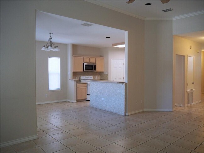 Building Photo - 13846 Longboat Dr