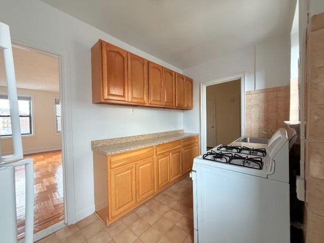 Building Photo - 3063 Buhre Ave