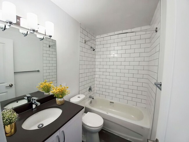 Building Photo - 10 Garfella