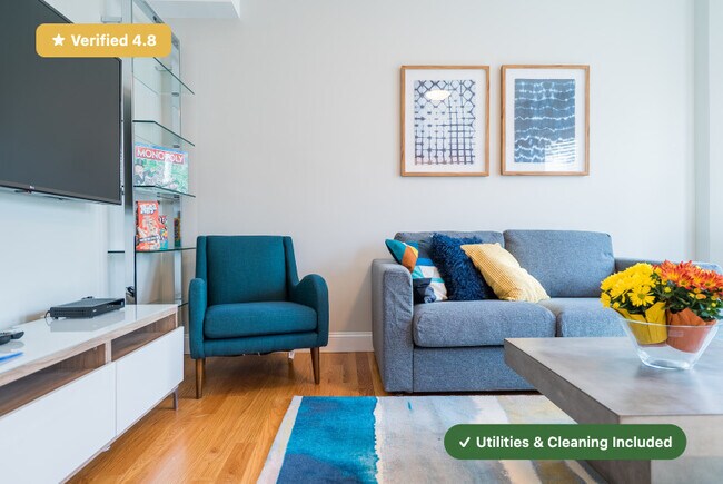 Foto del edificio - Furnished Bedroom with Private Bath in Cambridge