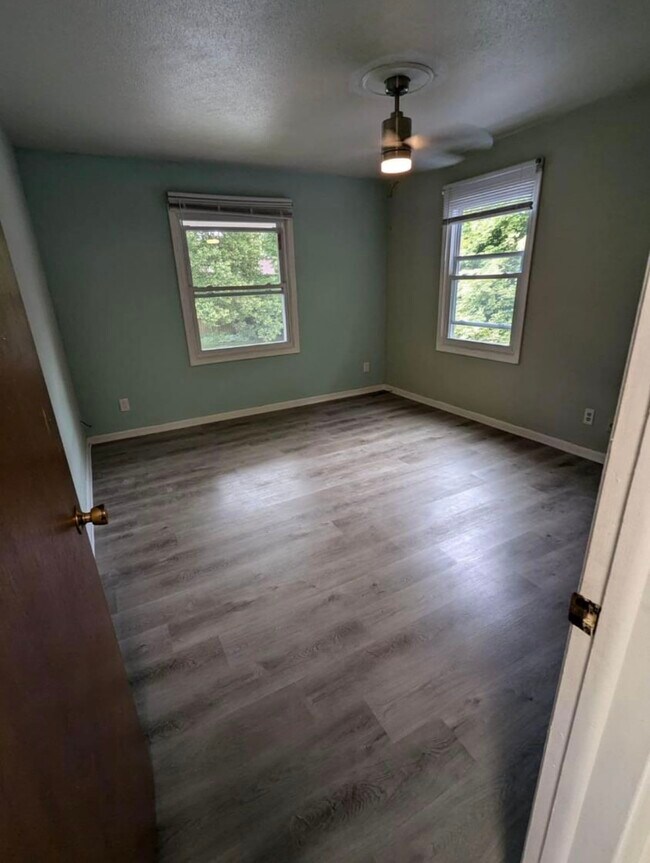 Building Photo - 6150 Birch Row Dr