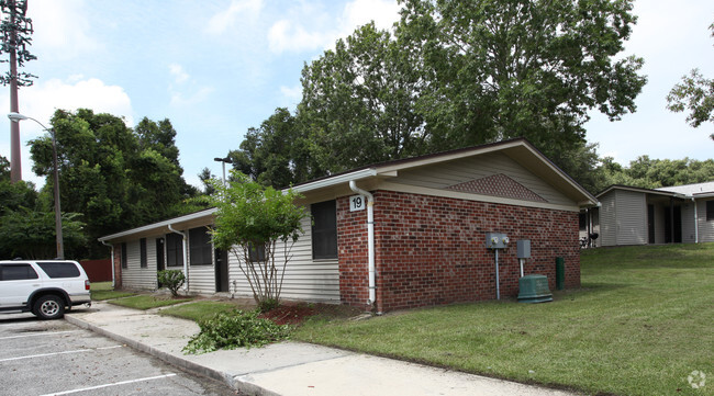 Building Photo - Forest Meadows East