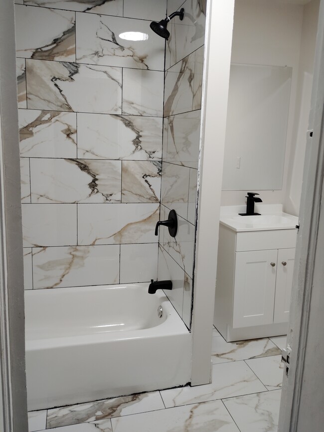 Building Photo - 9521 Macon Ave