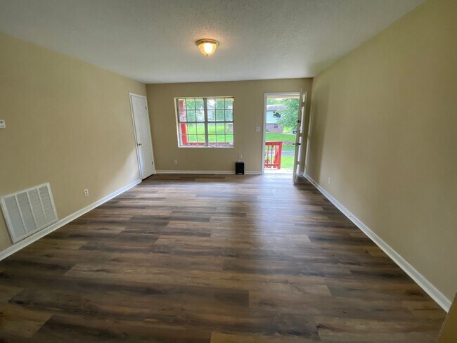 Foto del edificio - 2232 Basswood Pl SE