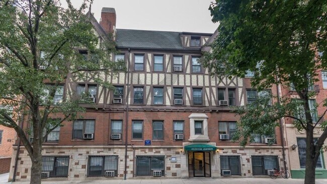 Building Photo - Brand new renovation with laundry in unit
