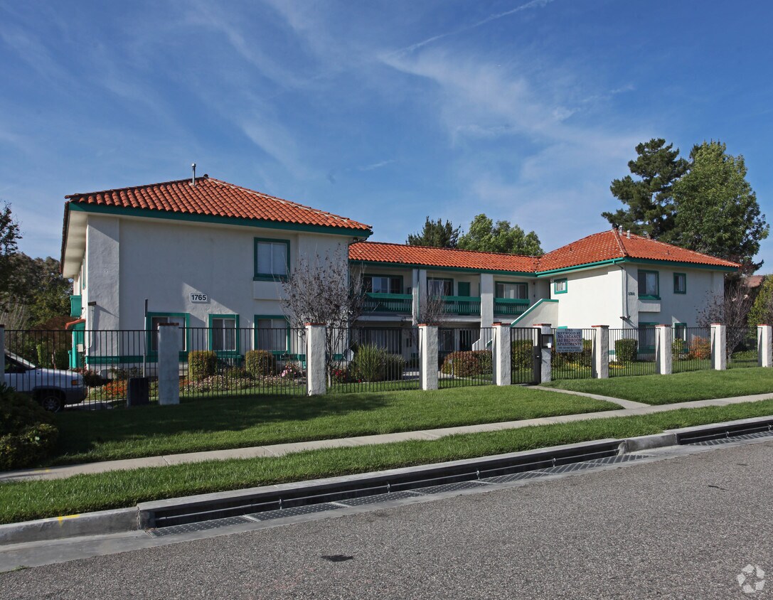 Heywood Place Apartments in Simi Valley, CA