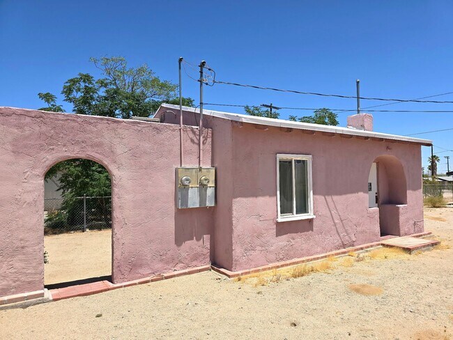 Foto del edificio - 6457 Yucca Ave