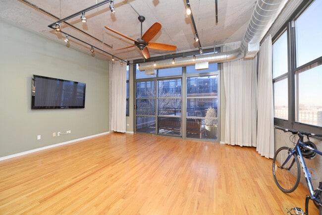 Foto del edificio - 900 N Kingsbury St